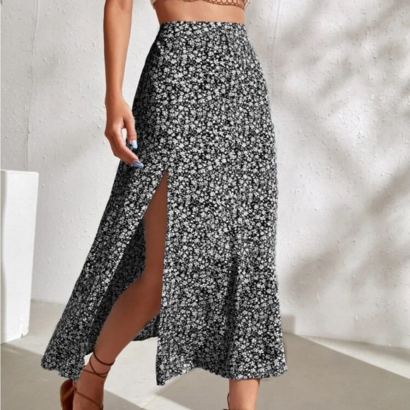 NWOT Ditsy High Waist Floral Split Skirt - Picture 3 of 5